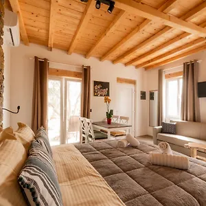 https://honey-bee-house.hotels-in-mykonosisland.net